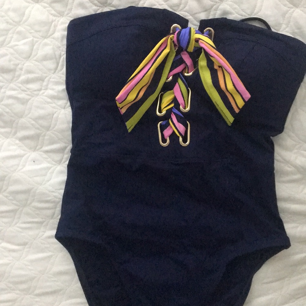 Navy : multi color swim suit